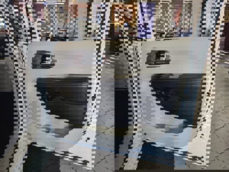 Used 2018 Chrysler Pacifica Touring Plus w/ Tire & Wheel Group image 13