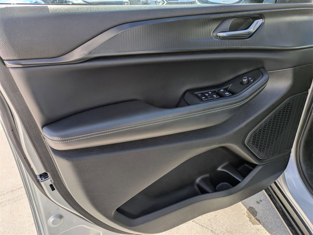 Used 2024 Jeep Grand Cherokee L Laredo image 11