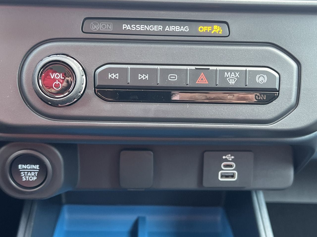 New 2025 Ford Maverick XLT w/ XLT Luxury Package FWD image 6