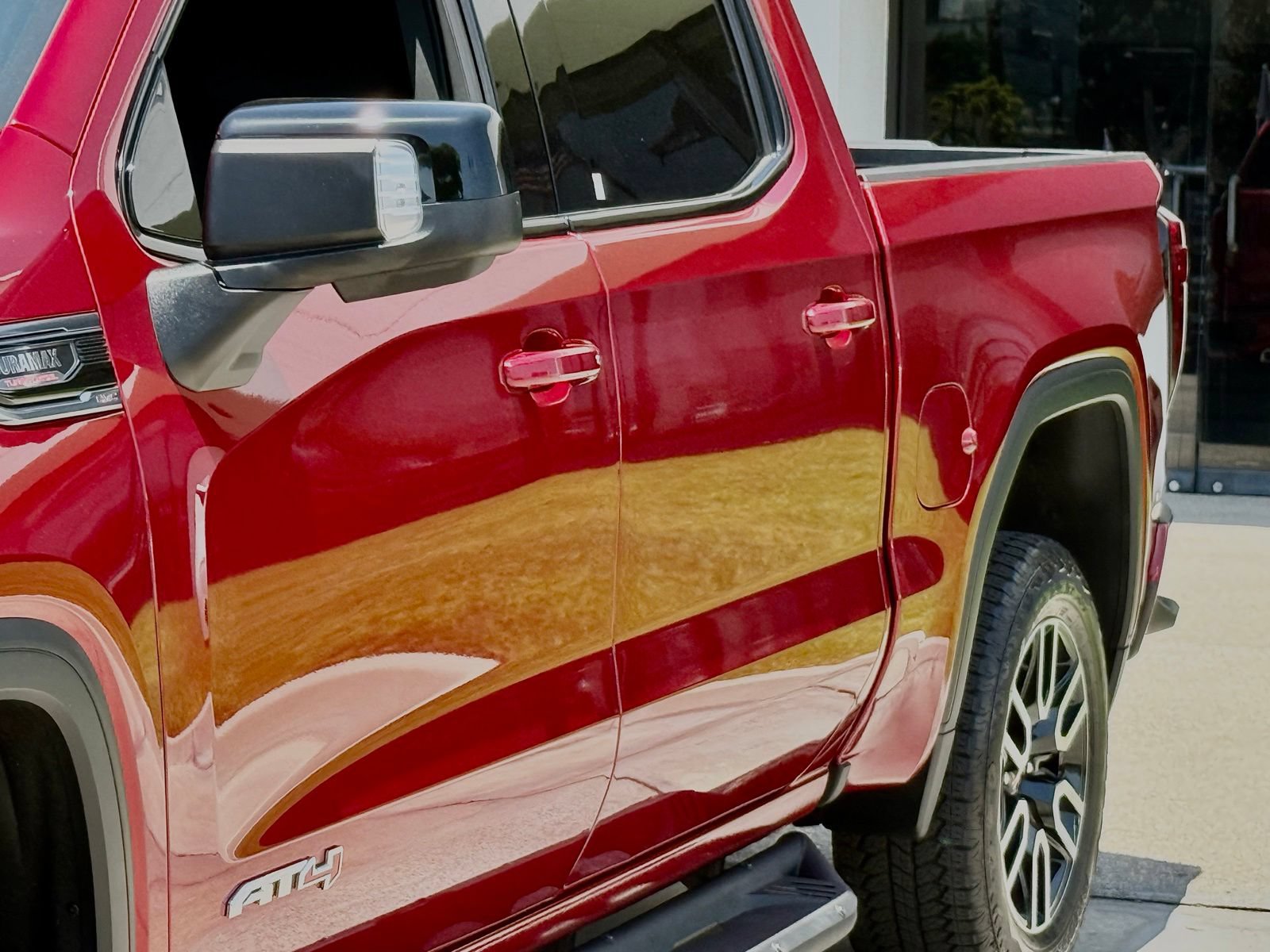Used 2025 GMC Sierra 1500 AT4 w/ Technology Package AWD/4WD image 4