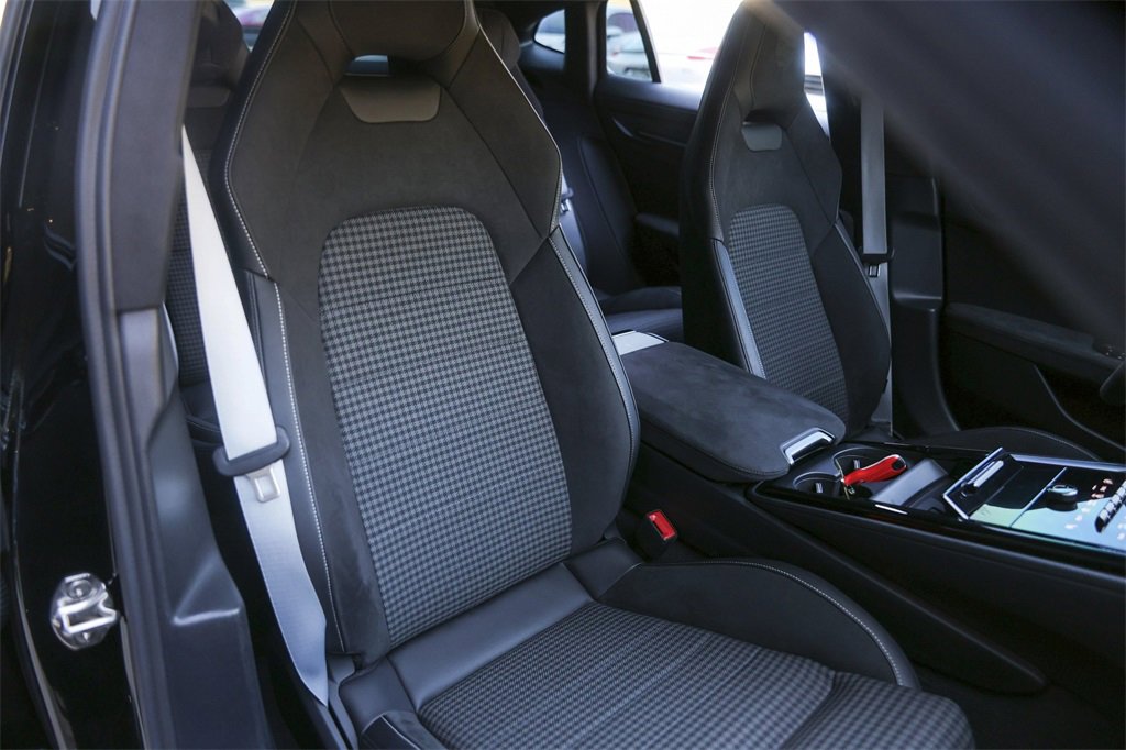 Certified 2025 Porsche Panamera GTS image 38