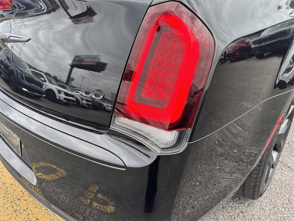 Used 2022 Chrysler 300 Touring w/ Sport Appearance Package image 11