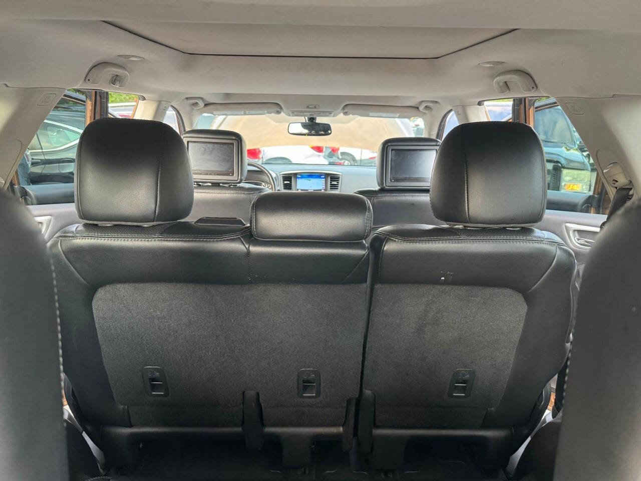 Used 2017 Nissan Pathfinder Platinum w/ Family Entertainment Package image 35