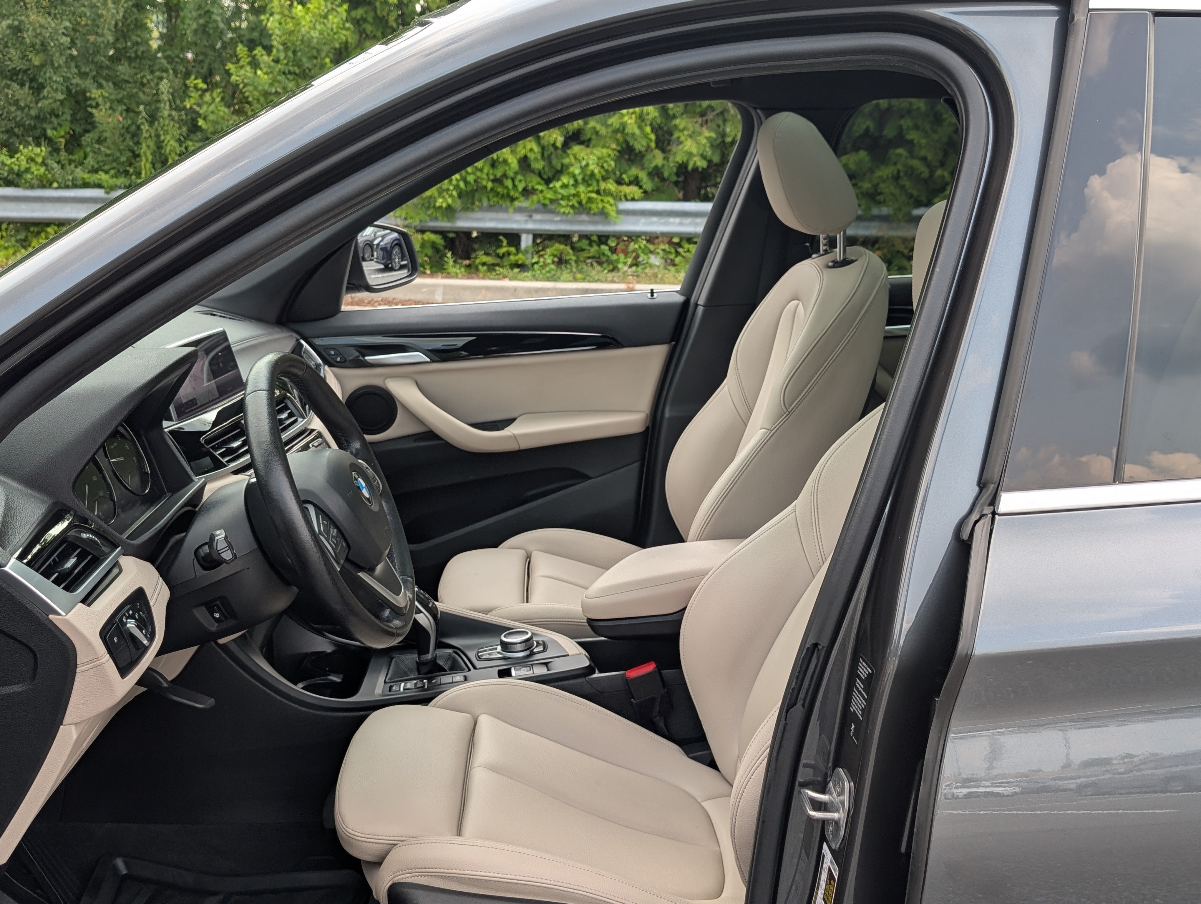 Used 2020 BMW X1 xDrive28i w/ Convenience Package AWD/4WD image 16
