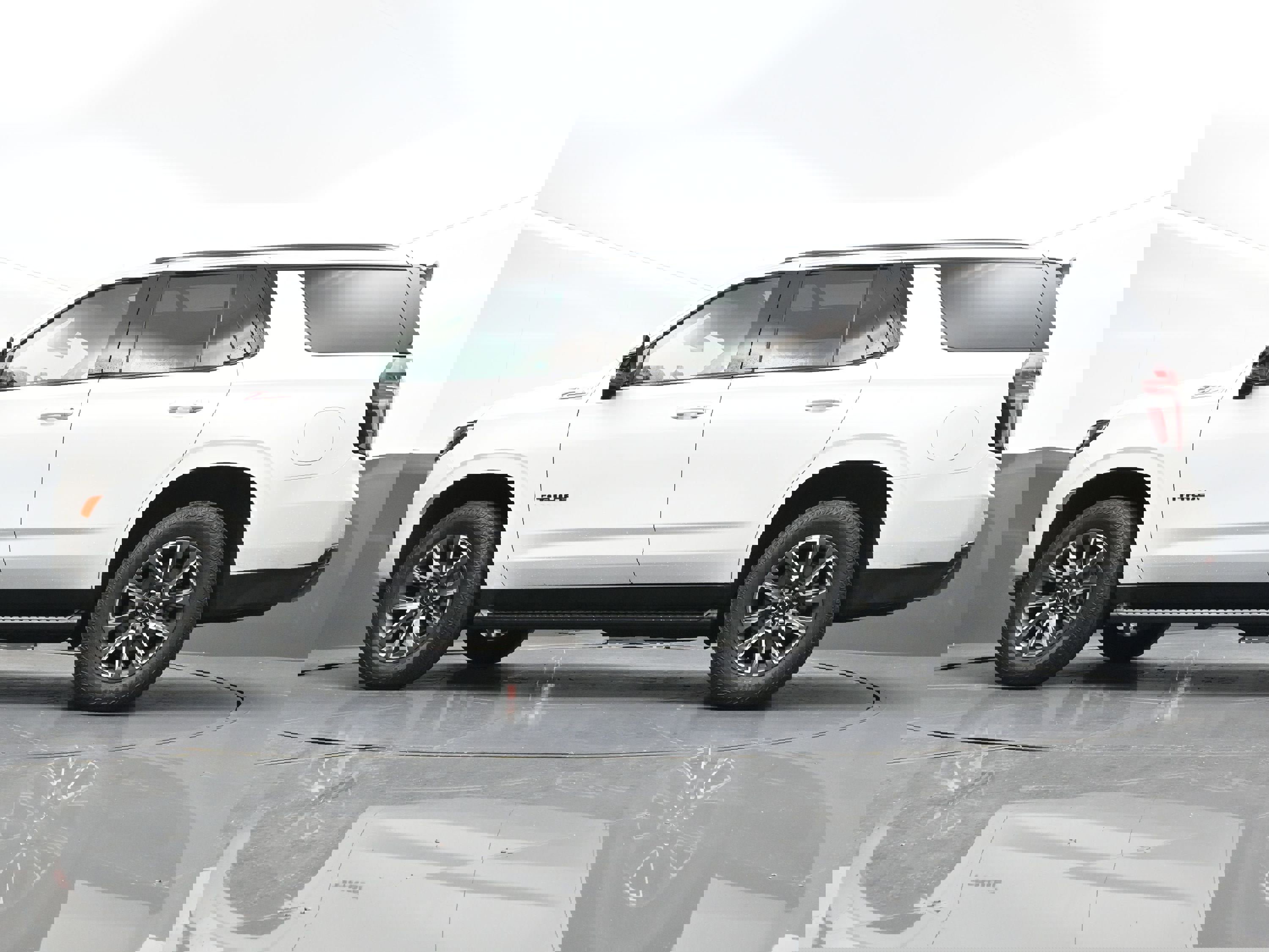 Used 2023 Chevrolet Tahoe Z71 w/ Luxury Package image 50