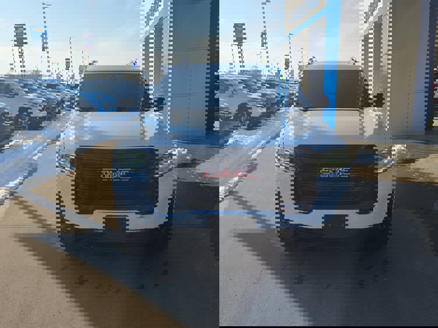 Used 2023 GMC Acadia SLE w/ Driver Convenience Package image 3