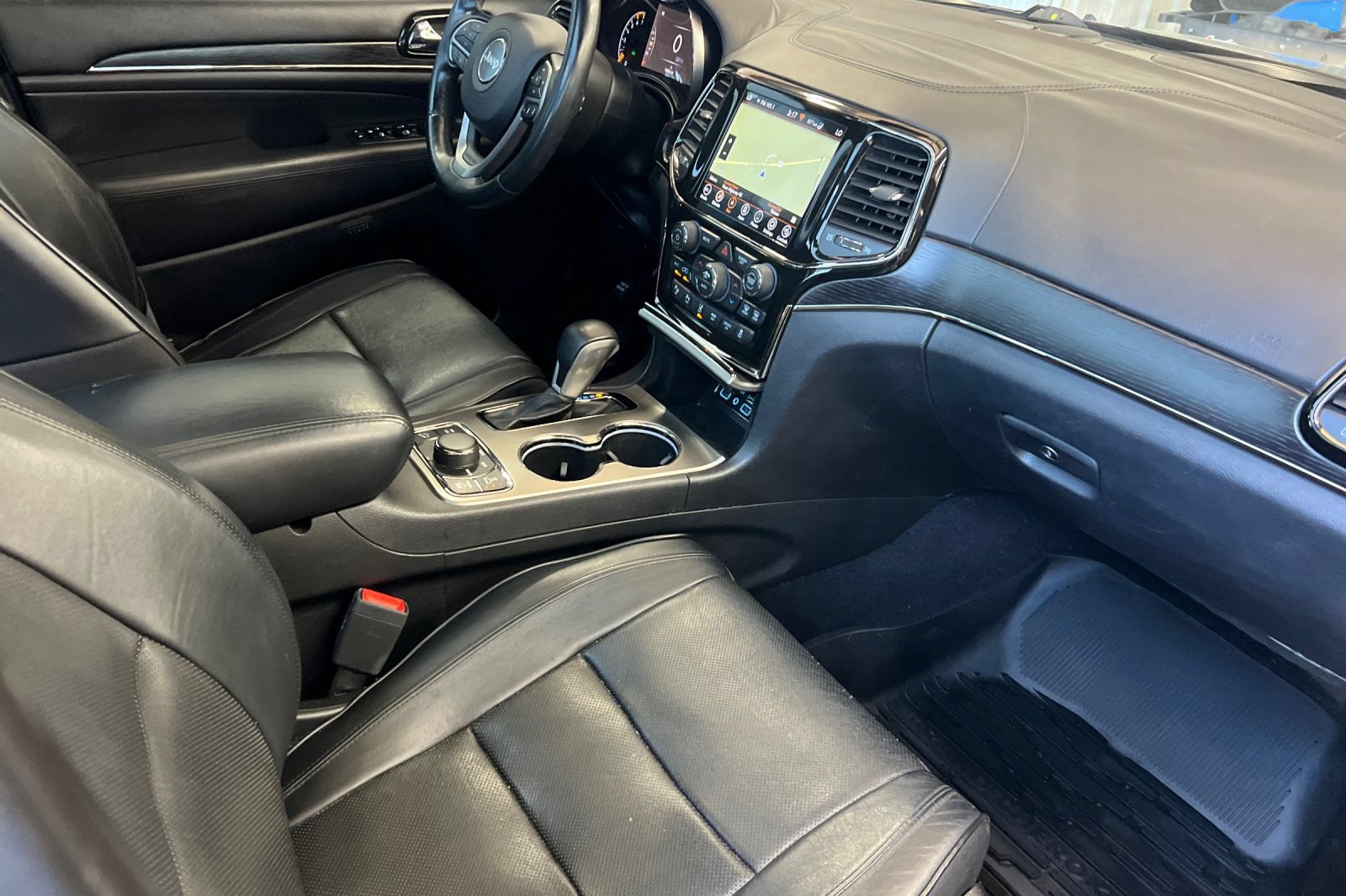 Used 2021 Jeep Grand Cherokee High Altitude AWD/4WD image 17