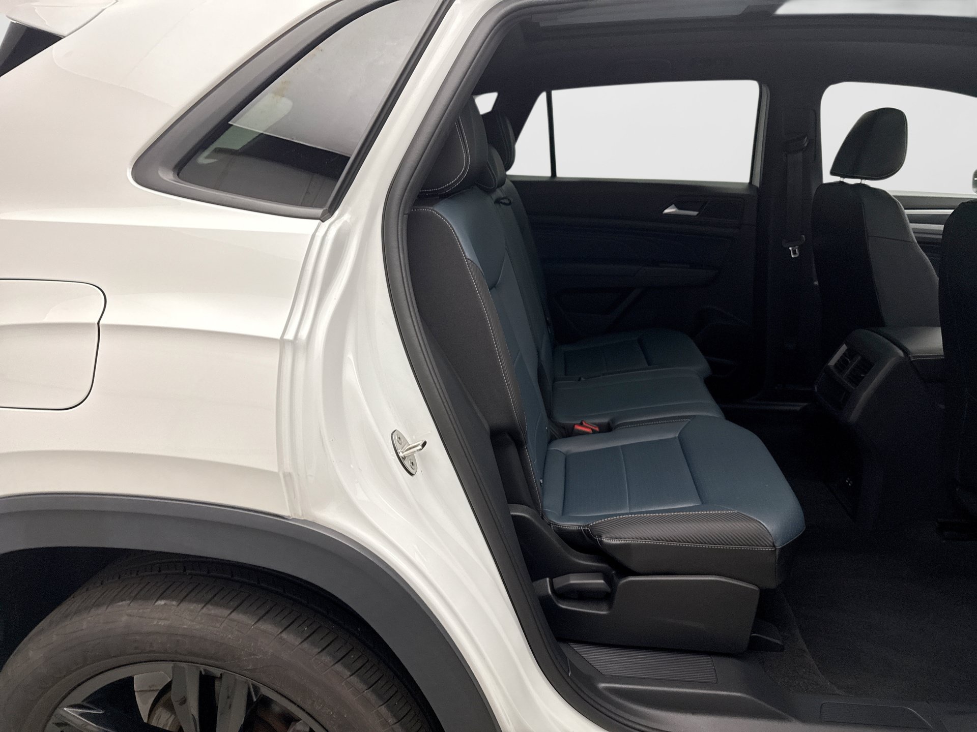 Used 2023 Volkswagen Atlas Cross Sport SEL R-Line AWD/4WD image 20