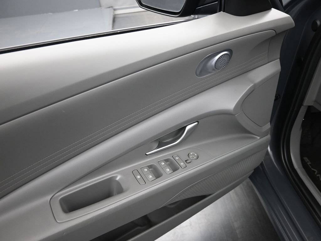 Used 2024 Hyundai Elantra SEL image 10