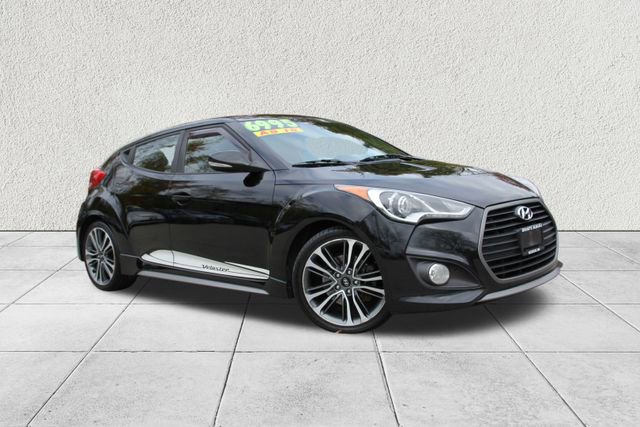 Used 2017 Hyundai Veloster Turbo image 3