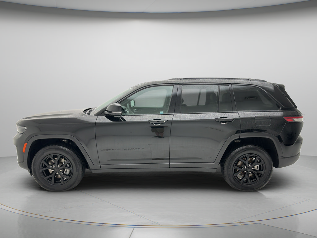 Used 2025 Jeep Grand Cherokee Altitude AWD/4WD image 7