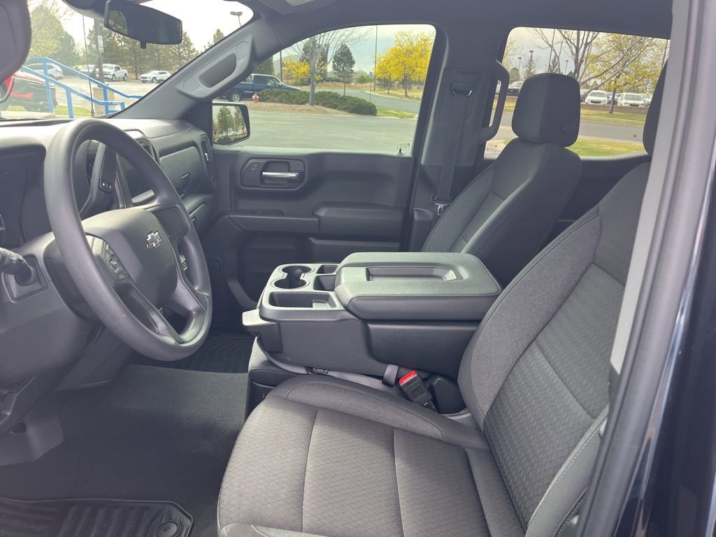 Used 2024 Chevrolet Silverado 1500 Custom Trail Boss w/ Turbomax Blackout Package image 8