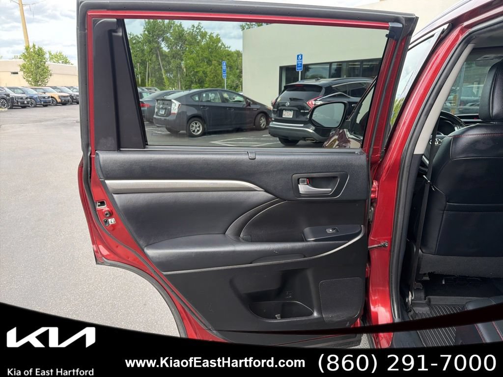 Used 2019 Toyota Highlander SE AWD/4WD image 18