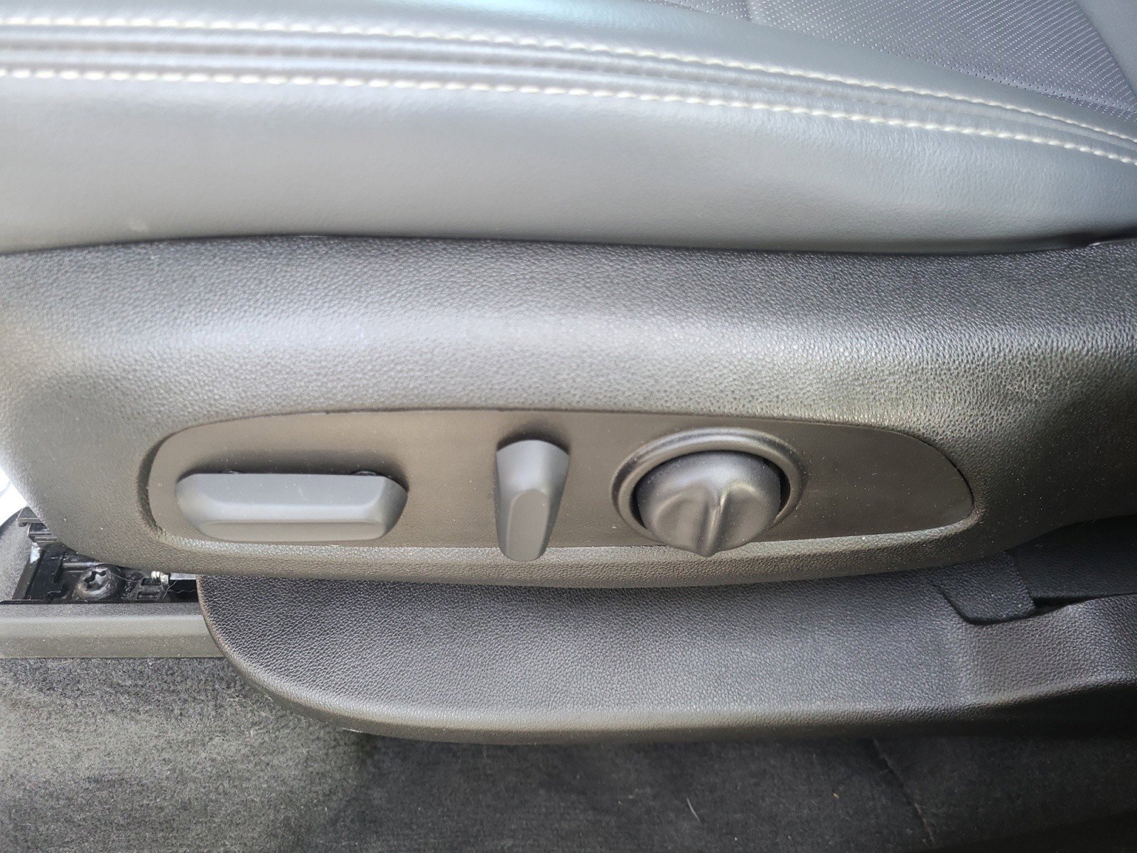 Used 2023 Buick Enclave Essence w/ Trailering Package, 5000 lbs. image 12