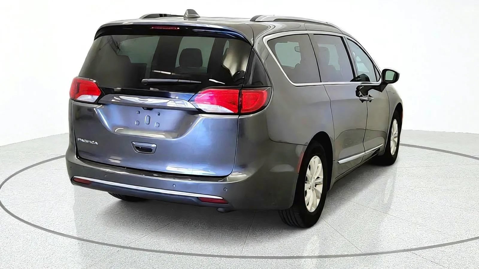 Used 2019 Chrysler Pacifica Touring-L FWD image 8