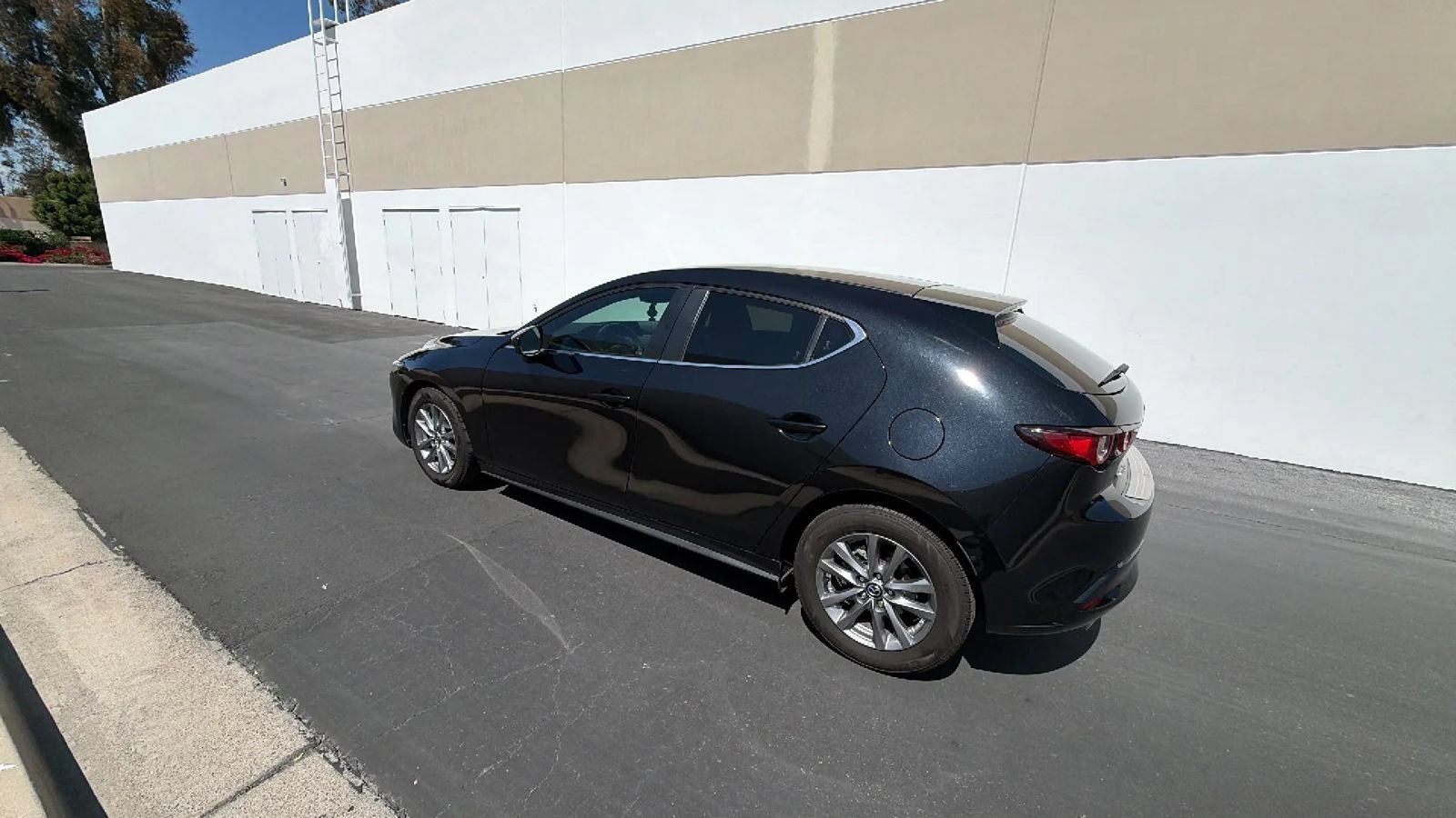 Used 2023 MAZDA MAZDA3 s FWD image 7