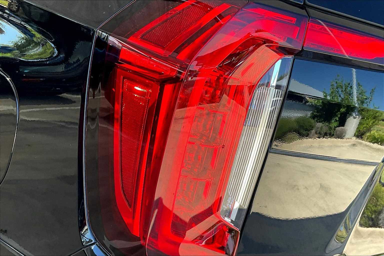 Used 2021 GMC Yukon AT4 image 26