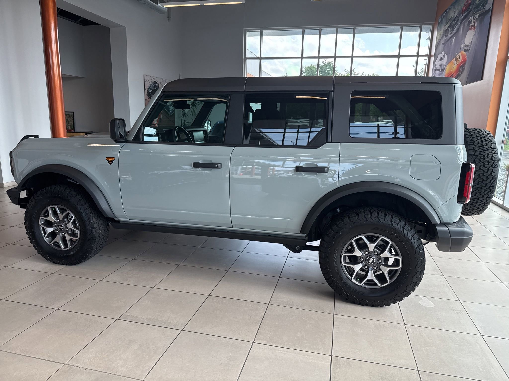 Used 2024 Ford Bronco Badlands image 5