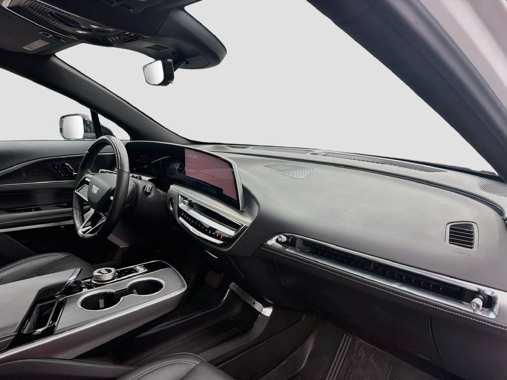 Certified 2025 Cadillac Lyriq Luxury w/ LPO, Floor Liner Package AWD/4WD image 31