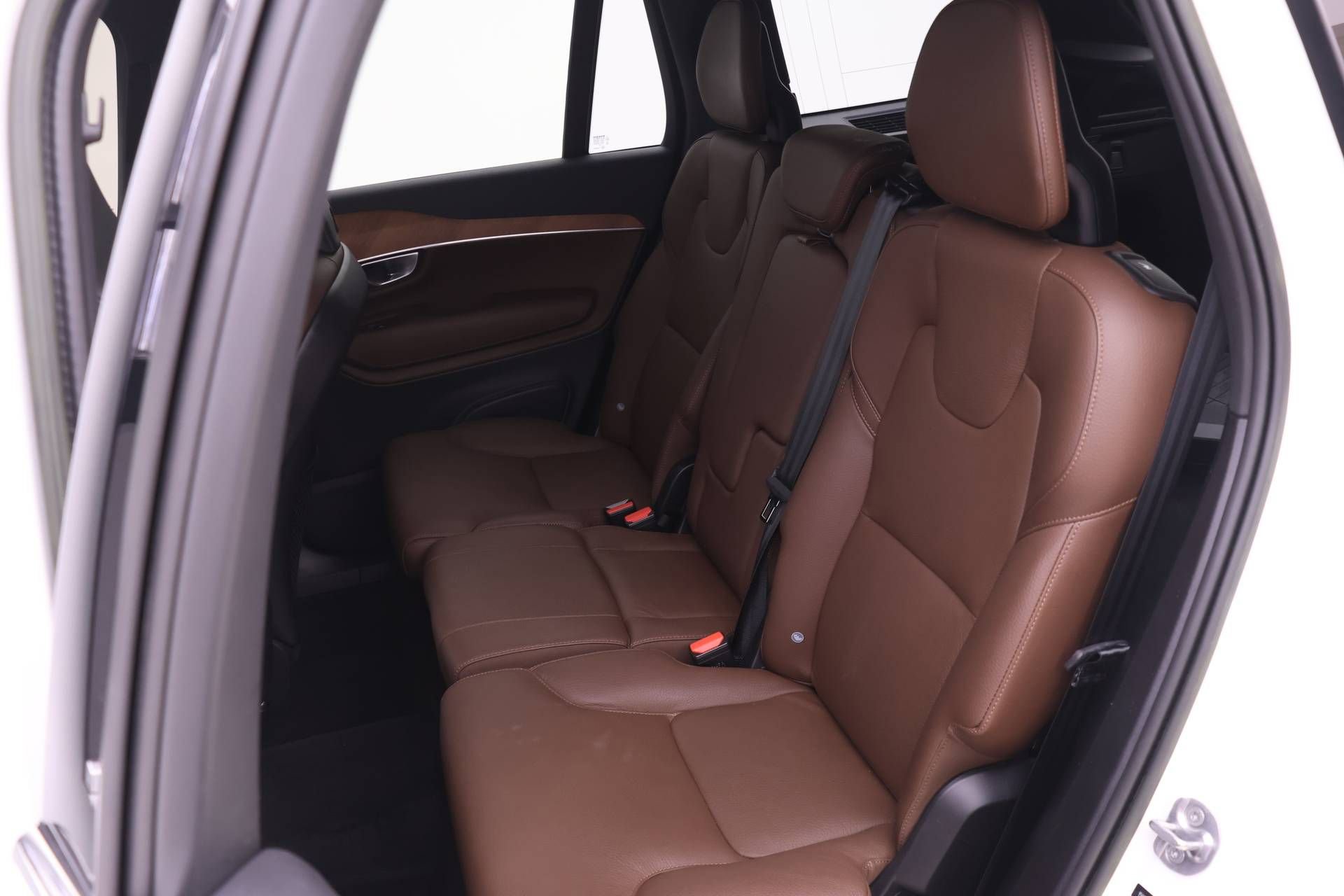 Certified 2023 Volvo XC90 B6 Plus w/ Protection Package Premier AWD/4WD image 14