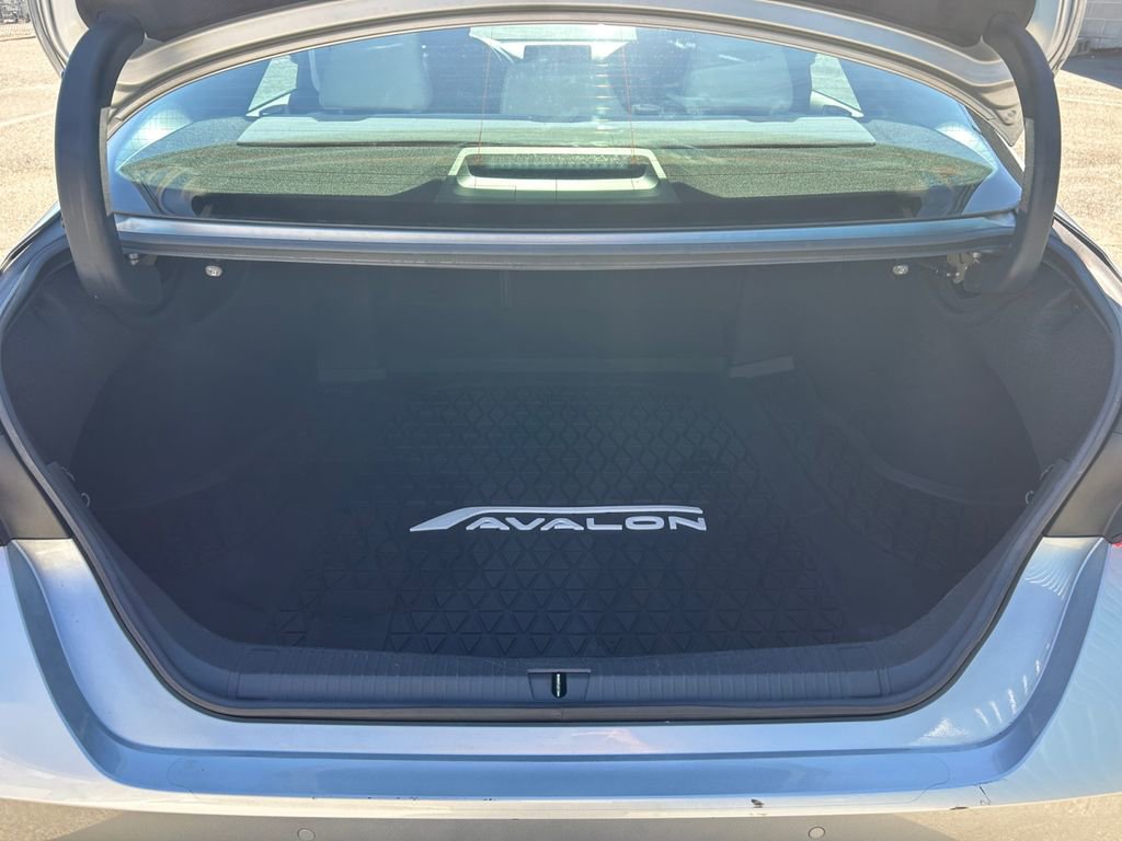 Used 2019 Toyota Avalon Limited image 24