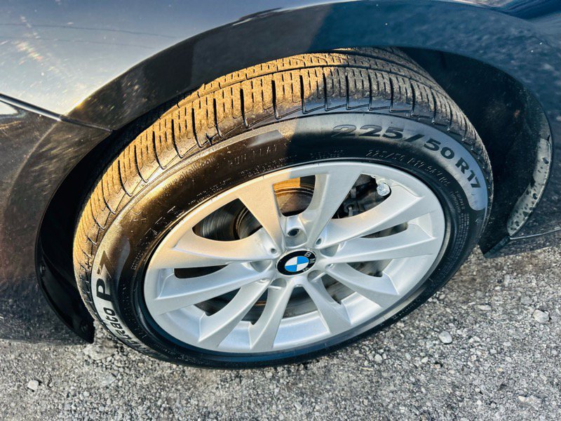 Used 2018 BMW 320i xDrive Sedan w/ Premium Package image 11