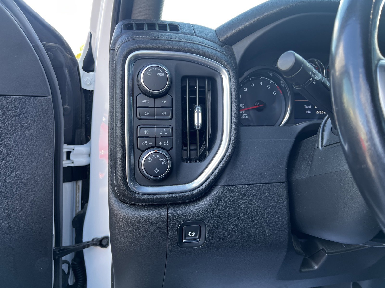 Used 2020 Chevrolet Silverado 1500 LT Trail Boss image 12