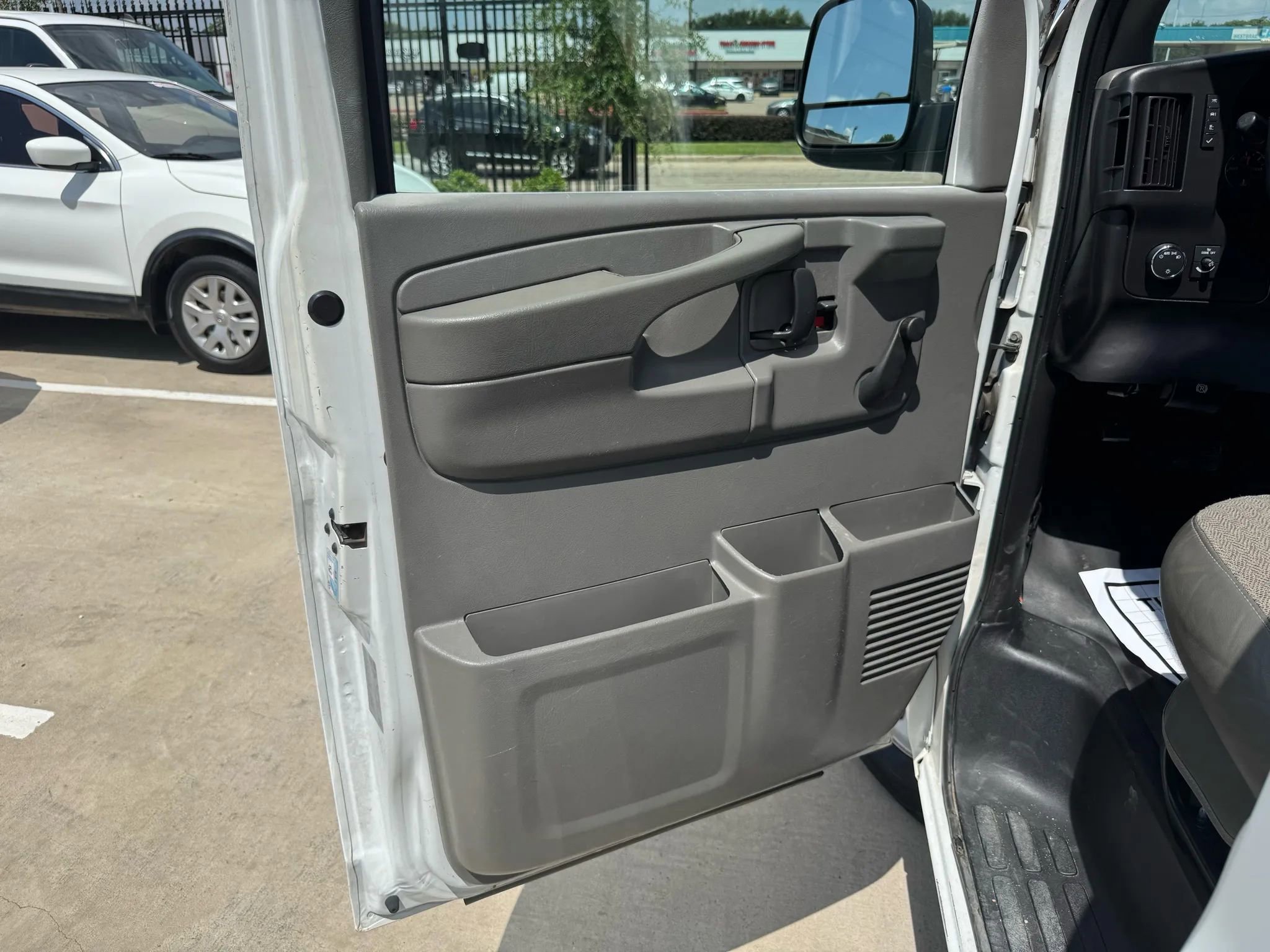 Used 2011 Chevrolet Express 2500 LS image 17