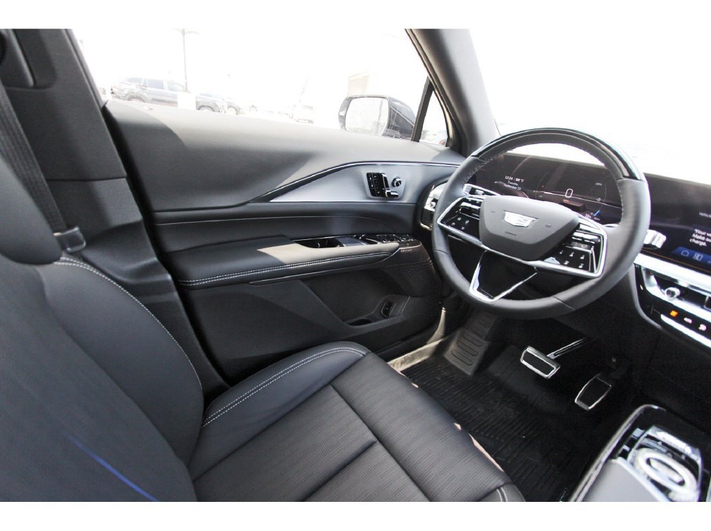 New 2027 Cadillac Lyriq Luxury RWD image 8