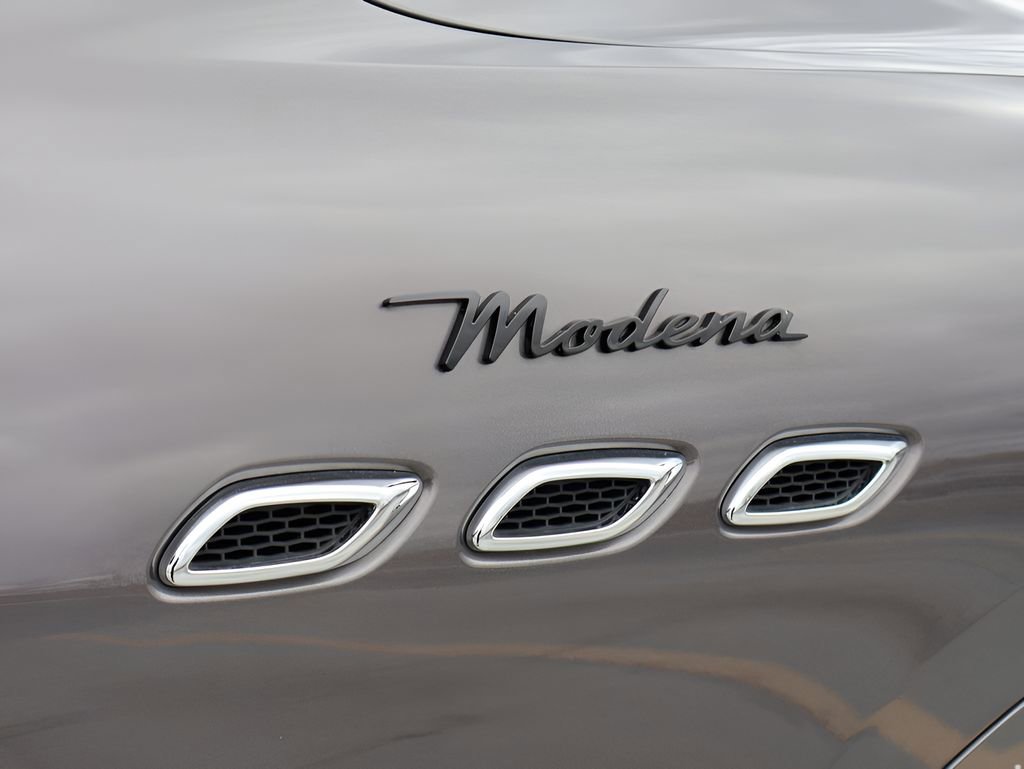 Used 2022 Maserati Levante Modena AWD/4WD image 9