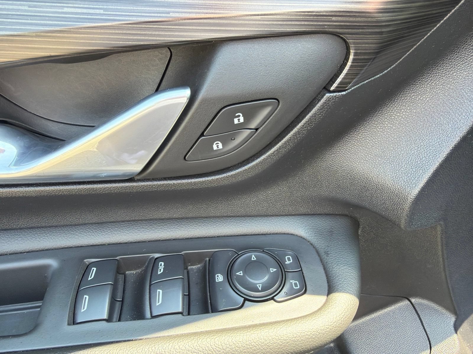 Used 2024 GMC Terrain SLE AWD/4WD image 9