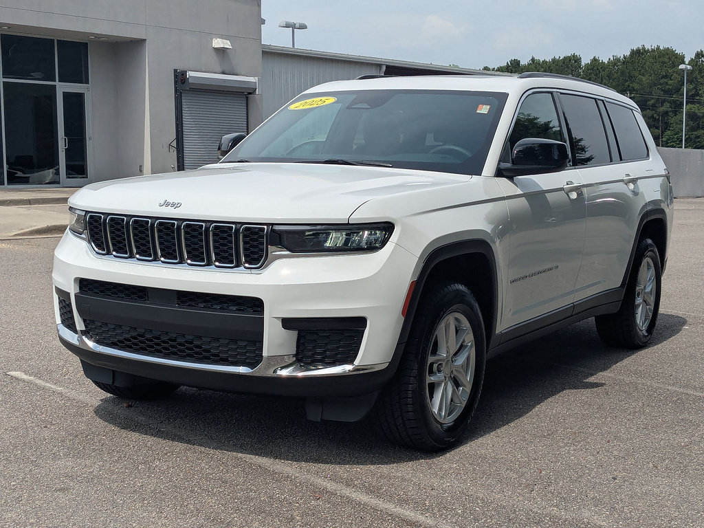 Used 2025 Jeep Grand Cherokee L Laredo w/ Luxury Tech Group I RWD image 7