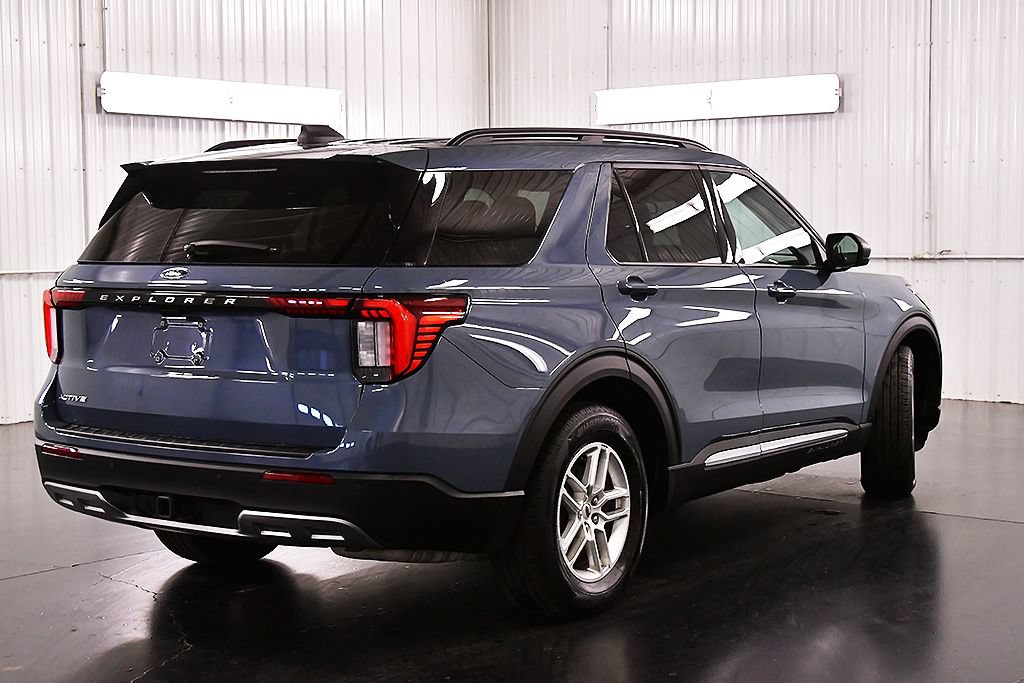 Used 2025 Ford Explorer Active w/ Active Comfort Package RWD image 7