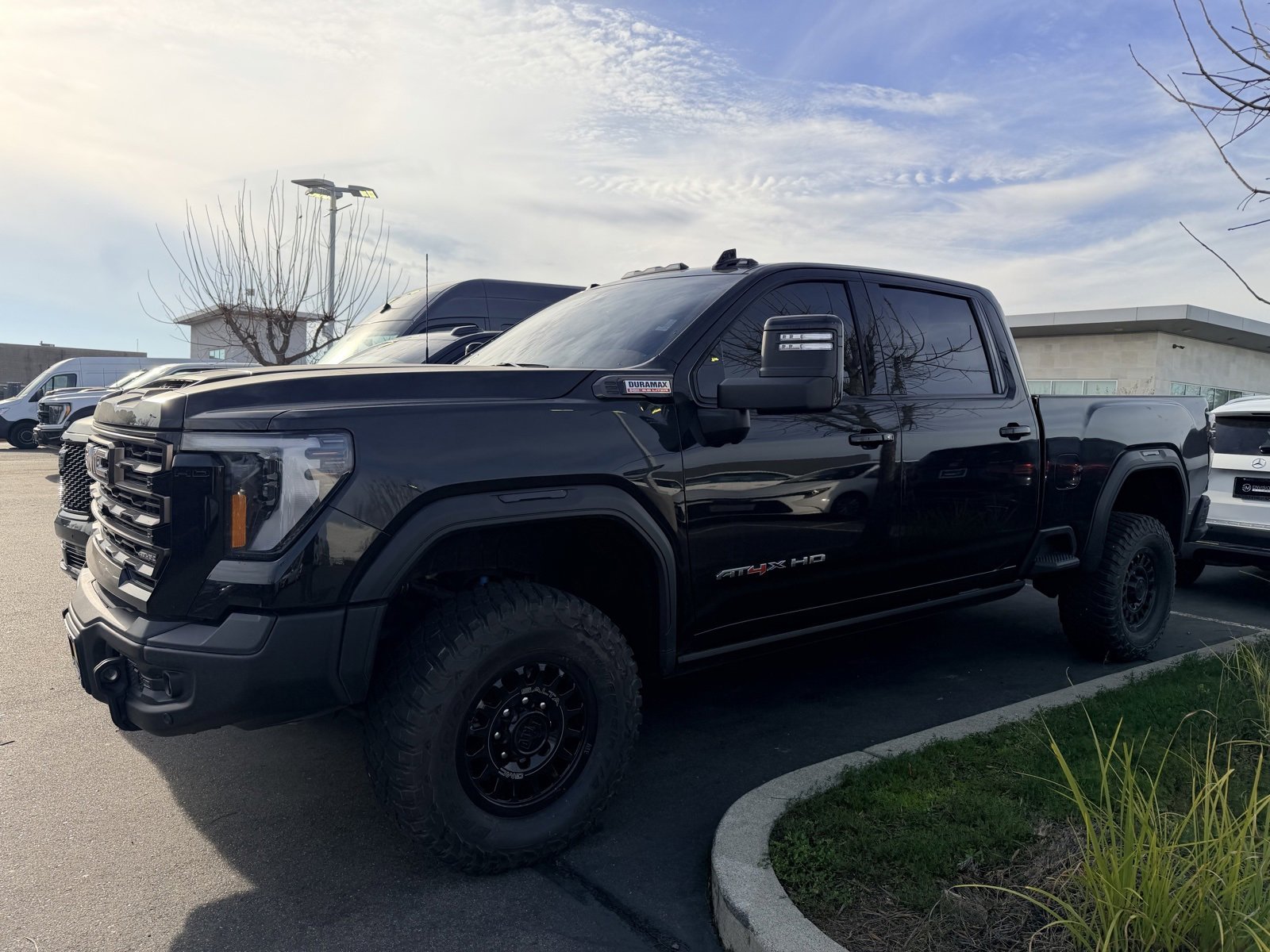 Used 2024 GMC Sierra 2500 AT4X w/ AT4X AEV Edition image 1
