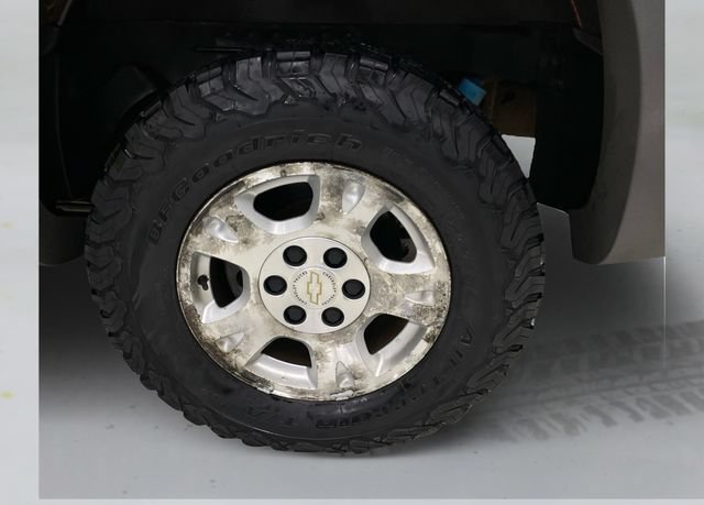 Used 2002 Chevrolet Avalanche 4x4 w/ Off-Road Suspension Pkg image 16
