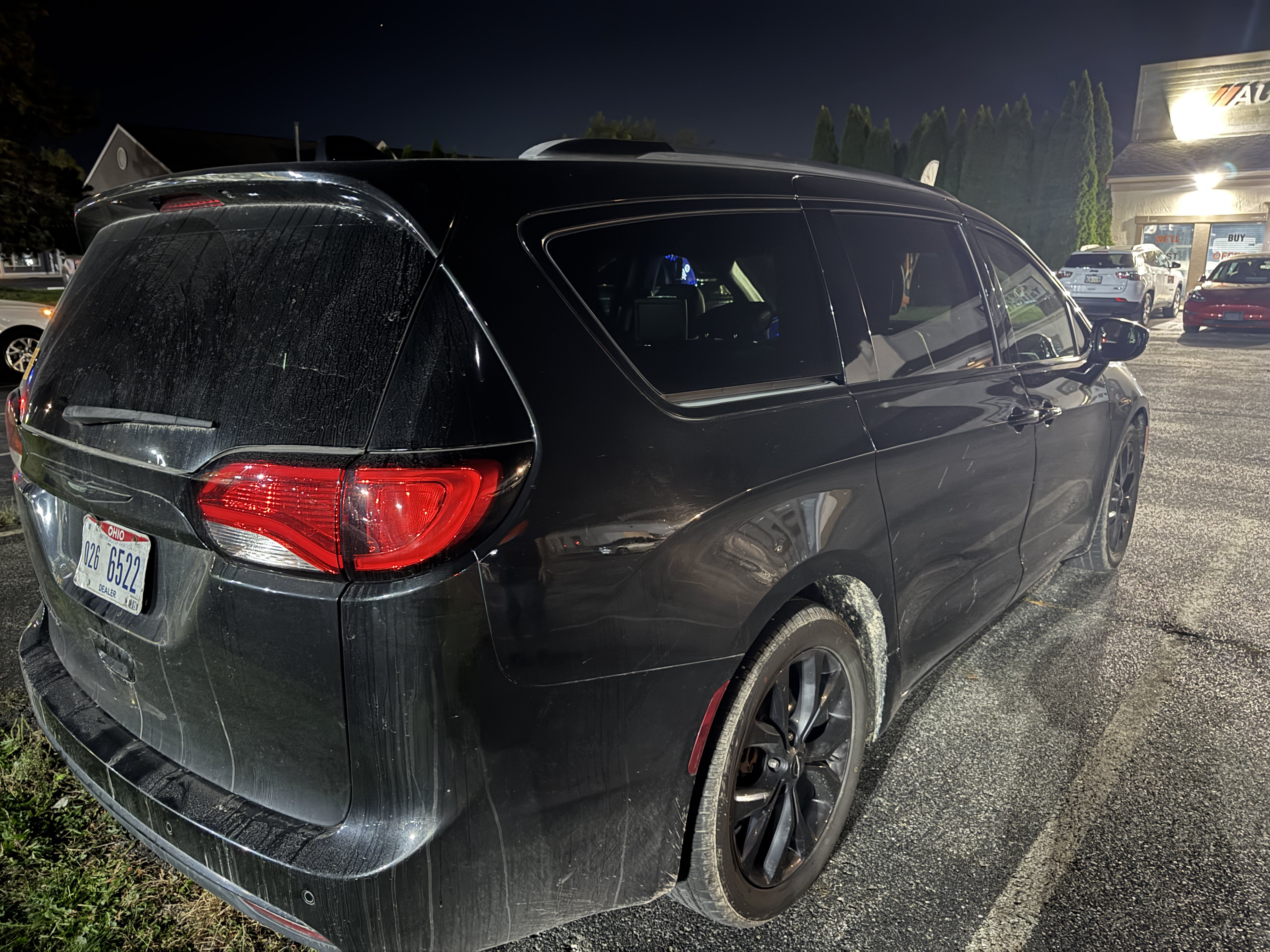 Used 2020 Chrysler Pacifica Touring-L Plus w/ S Appearance Package FWD image 3