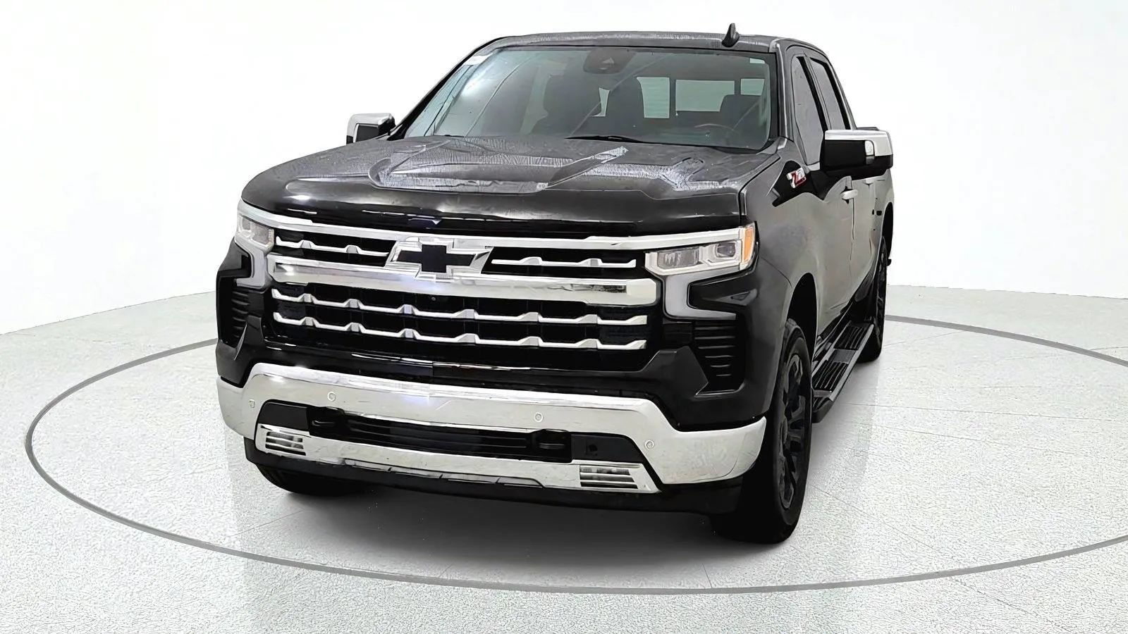 Used 2022 Chevrolet Silverado 1500 LTZ w/ LTZ Premium Package AWD/4WD image 3