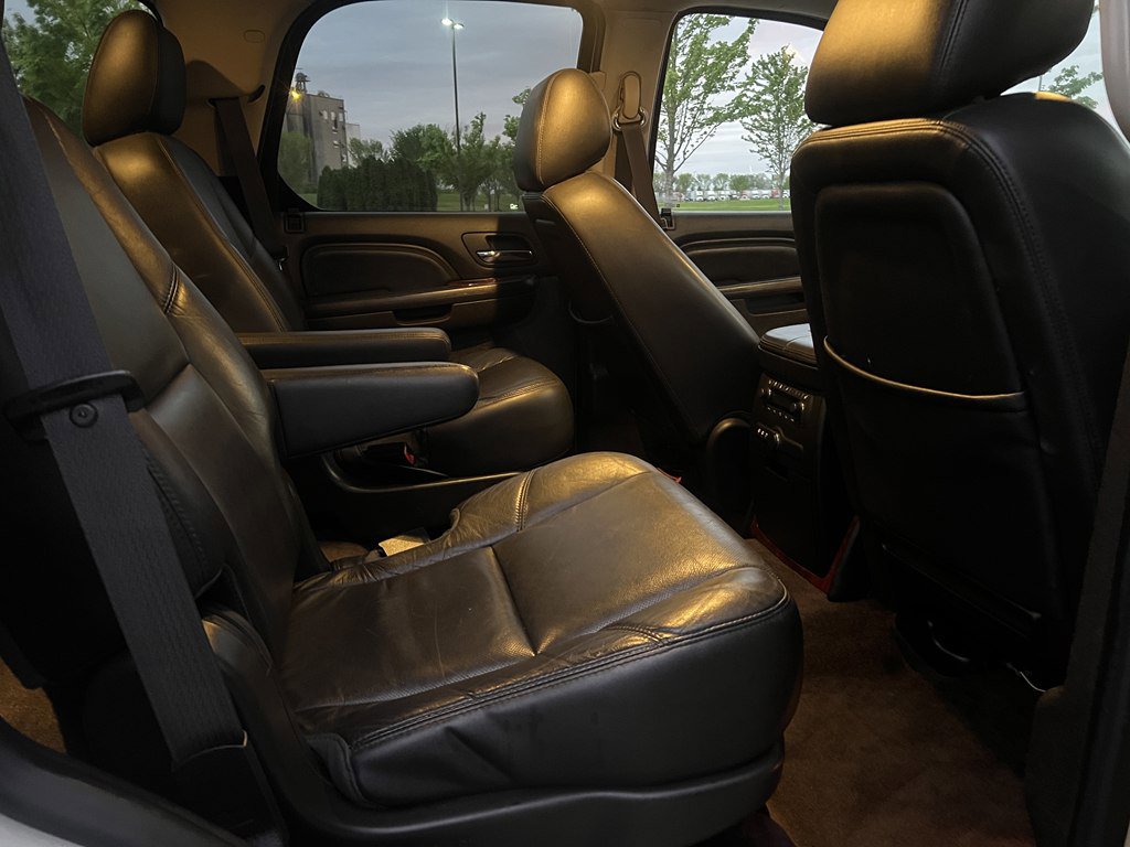 Used 2014 Cadillac Escalade Luxury AWD/4WD image 12