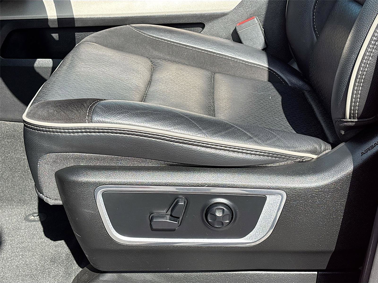 Used 2021 RAM 1500 Laramie AWD/4WD image 23