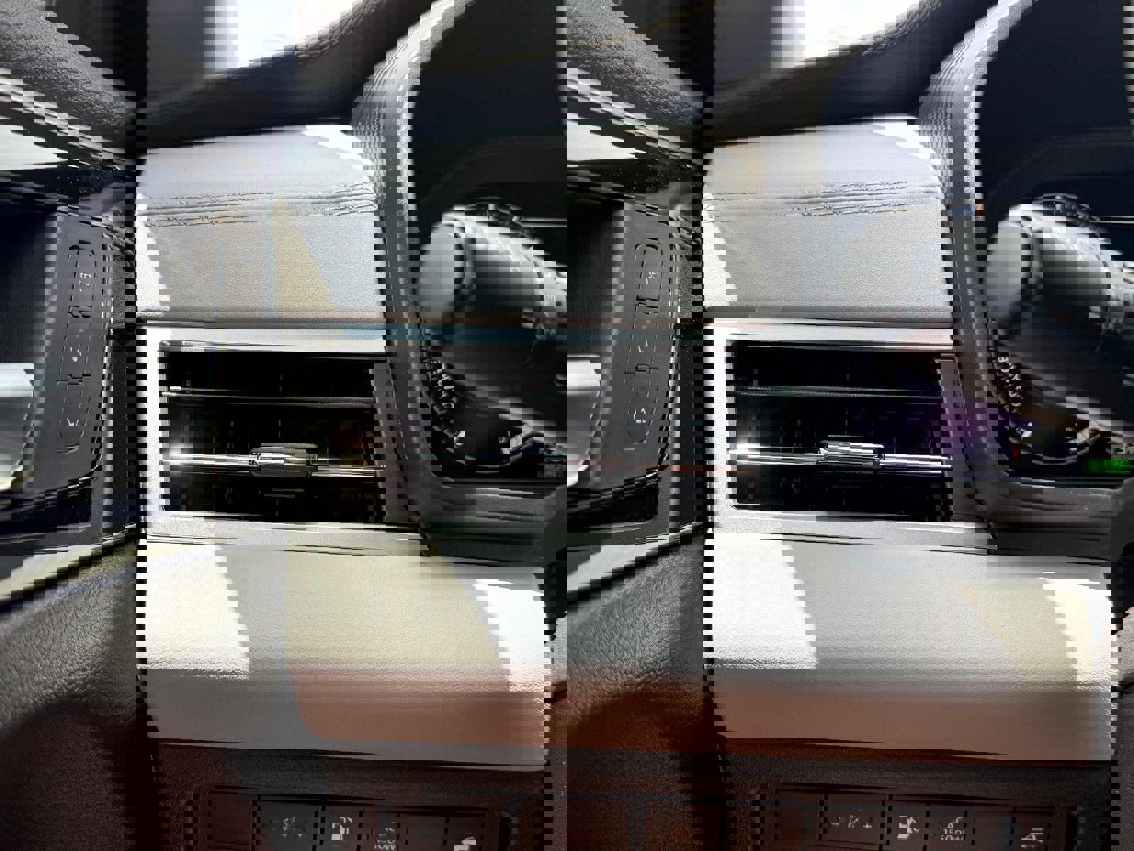 New 2025 Mitsubishi Outlander 4WD Plug-In Hybrid image 44
