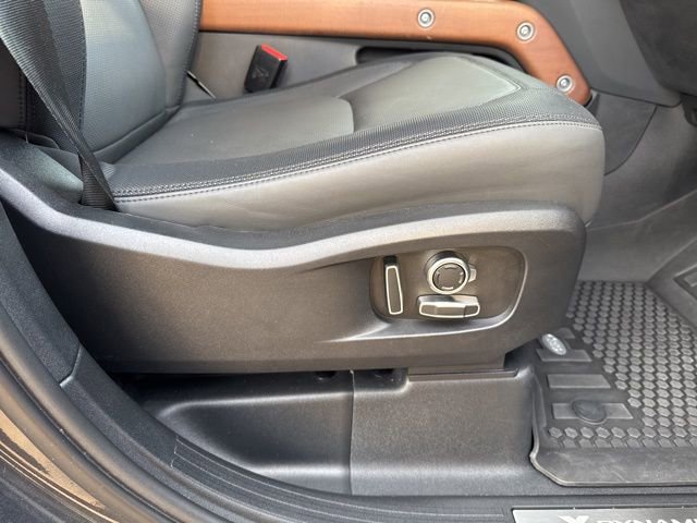 Used 2023 Land Rover Defender 130 X-Dynamic SE image 31