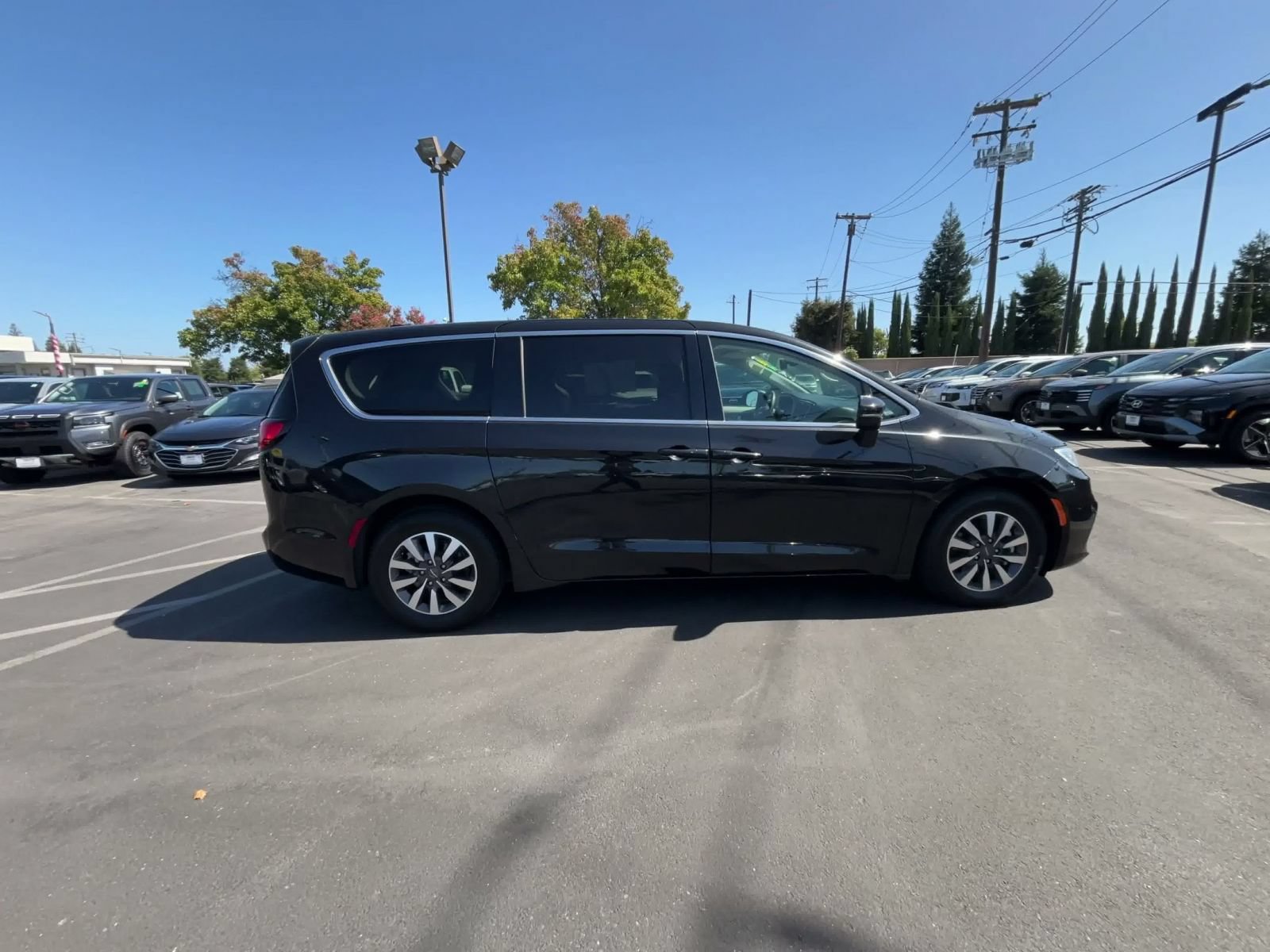 Used 2023 Chrysler Pacifica Touring-L FWD image 15