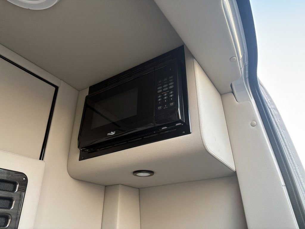 Used 2024 Mercedes-Benz Sprinter 3500 image 28