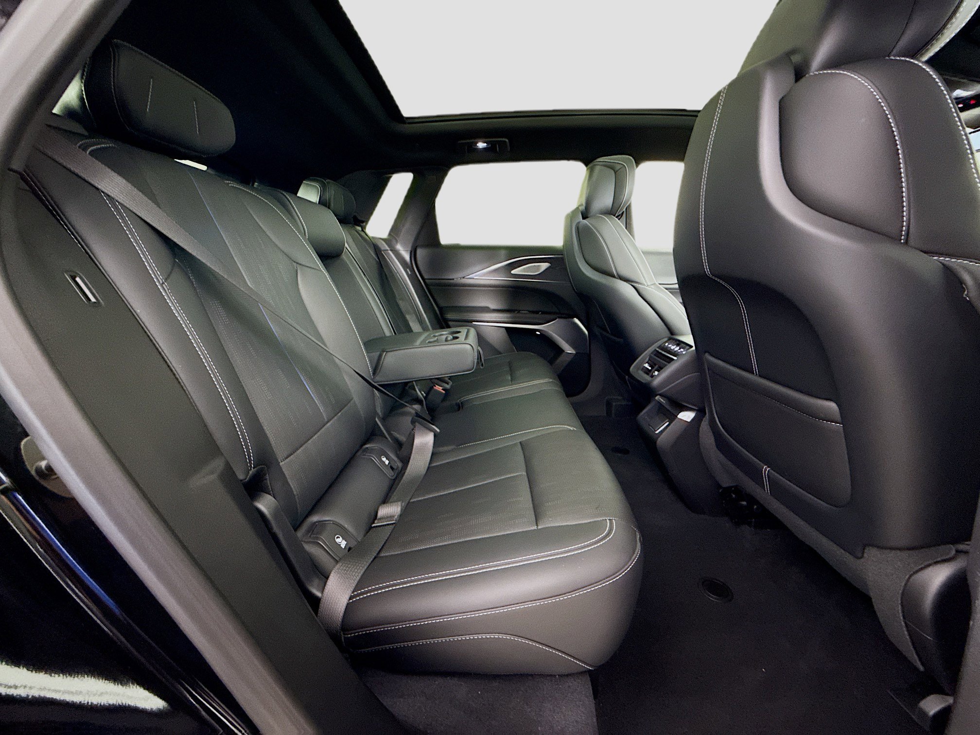 Used 2024 Cadillac Lyriq Sport AWD/4WD image 29