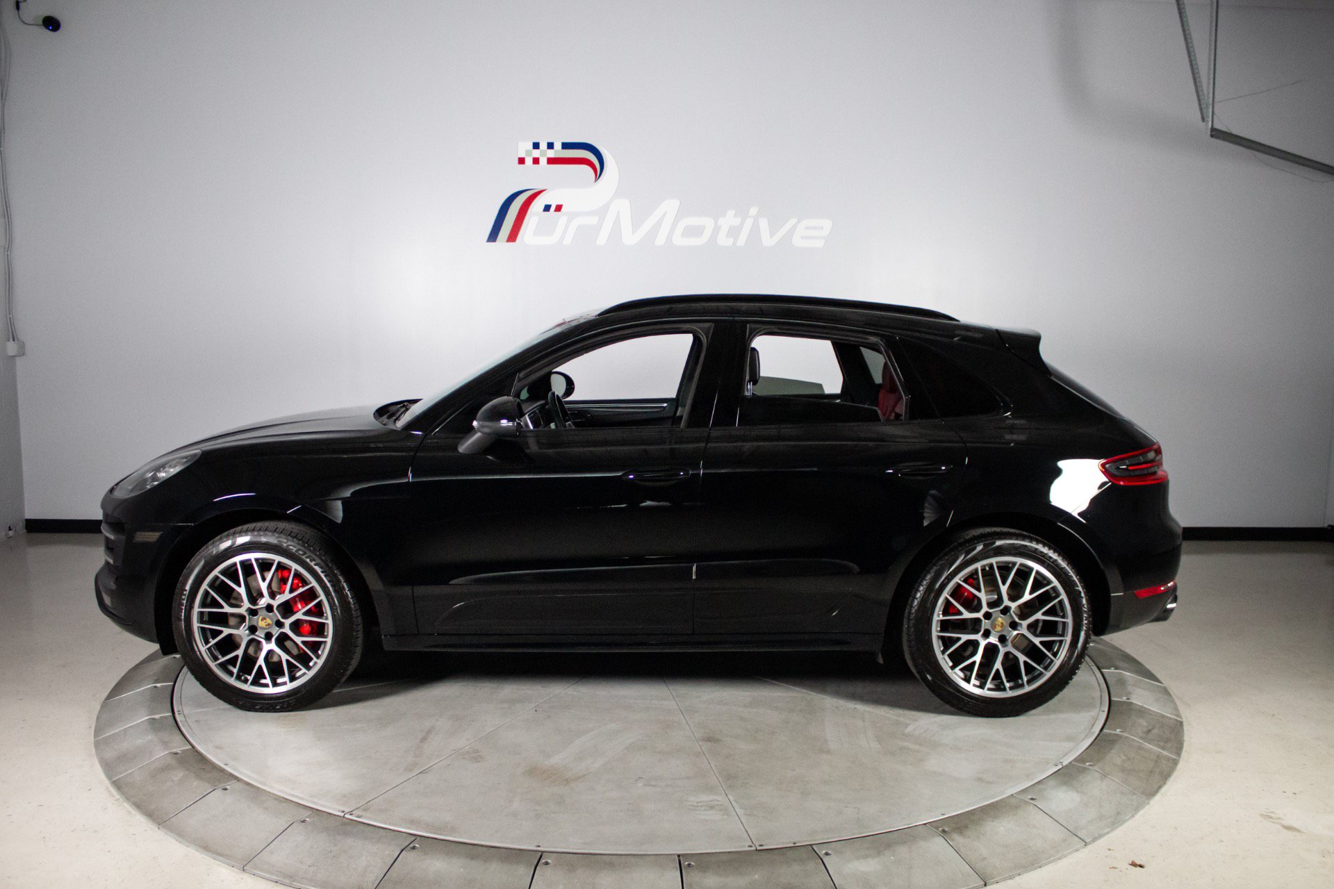 Used 2018 Porsche Macan Turbo AWD/4WD image 4