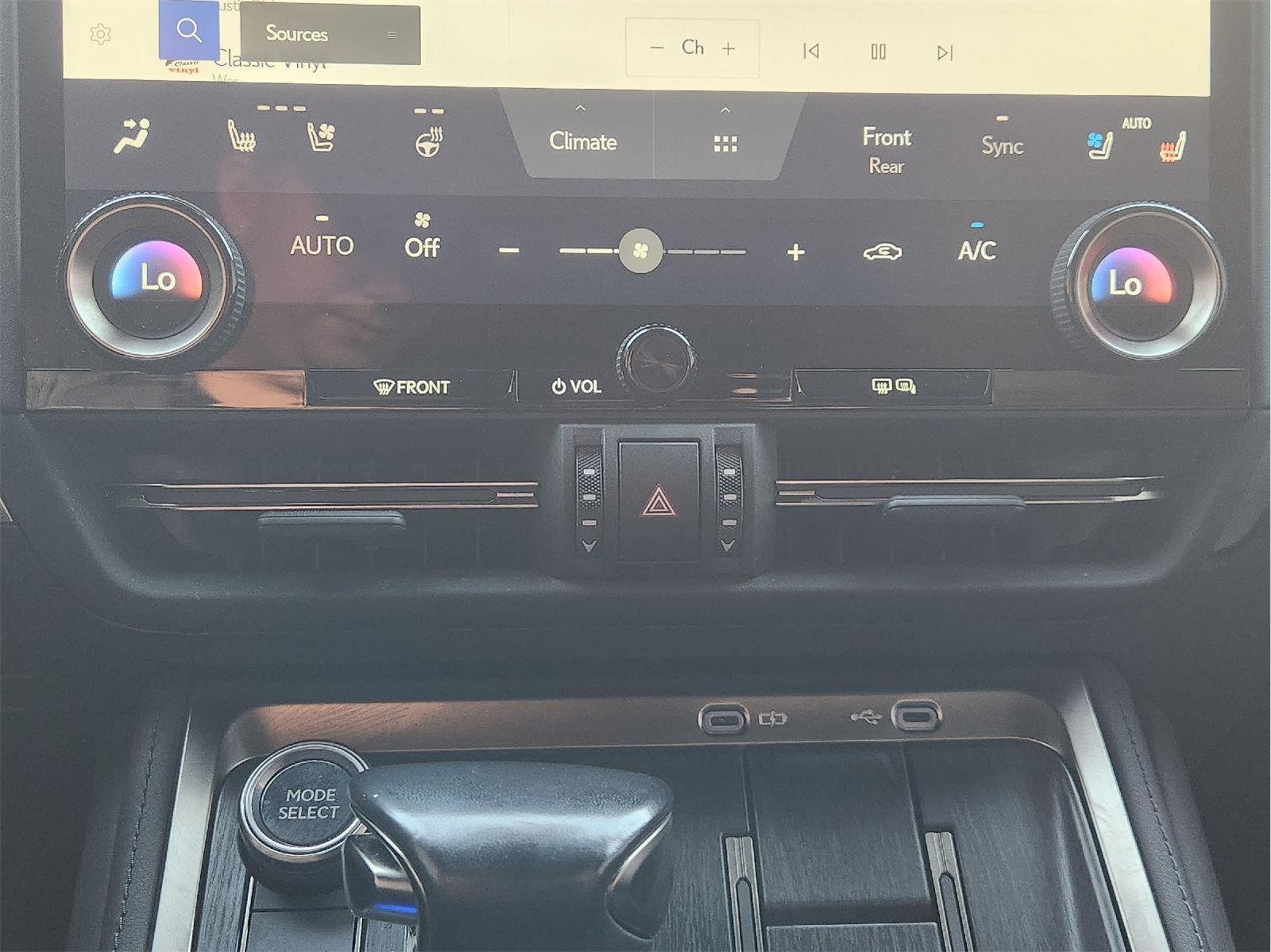 Used 2025 Lexus GX 550 w/ Accessory Package (2T) AWD/4WD image 19