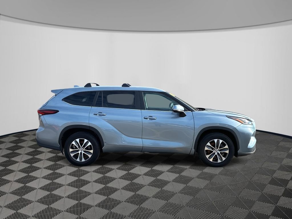 Used 2024 Toyota Highlander XLE image 8