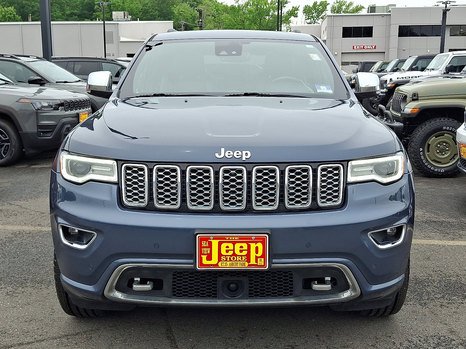 Certified 2019 Jeep Grand Cherokee Overland AWD/4WD image 2