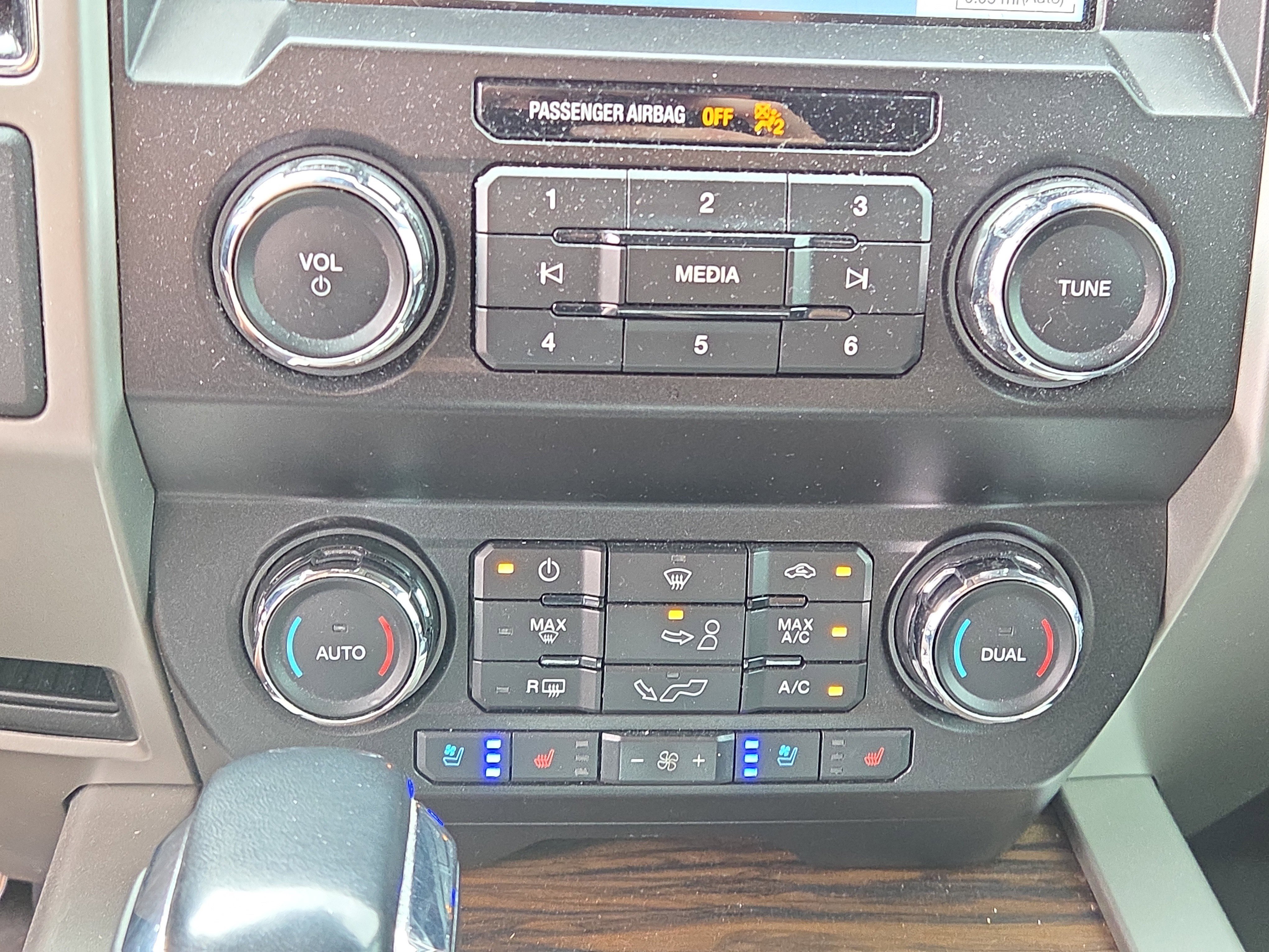 Used 2019 Ford F150 Lariat image 26