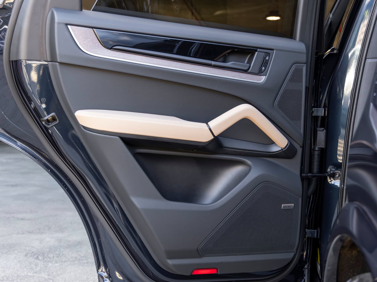 Certified 2025 Porsche Cayenne AWD/4WD image 47